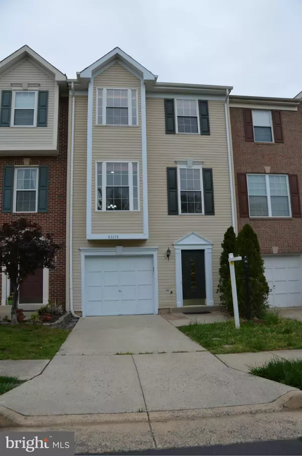 43174 LAWNSBERRY SQ, Ashburn, VA 20147