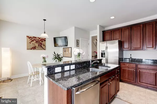 Chantilly, VA 20152,25492 AMBER GATE TER