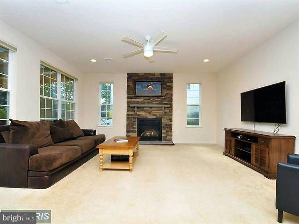 Round Hill, VA 20141,35678 MCLEAN CT