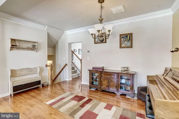 Chantilly, VA 20152,25201 LARKS TER