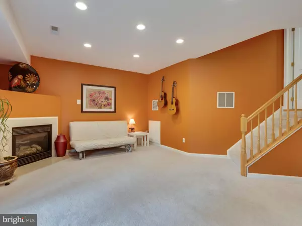 Chantilly, VA 20152,25944 PRIESTERS POND DR