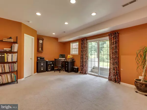 Chantilly, VA 20152,25944 PRIESTERS POND DR