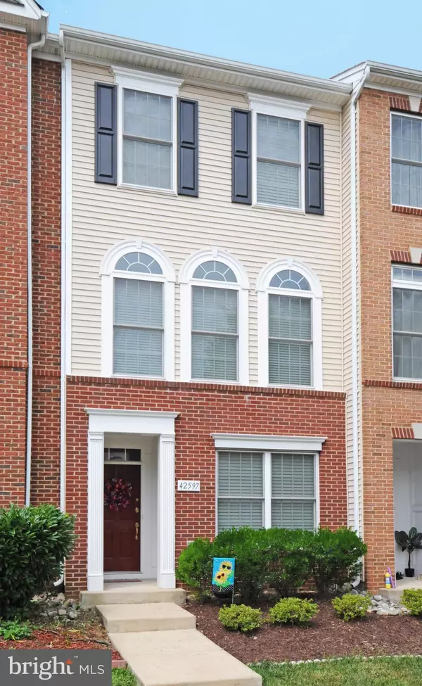 42597 PINE FOREST DR, Chantilly, VA 20152