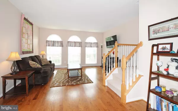 Chantilly, VA 20152,42597 PINE FOREST DR