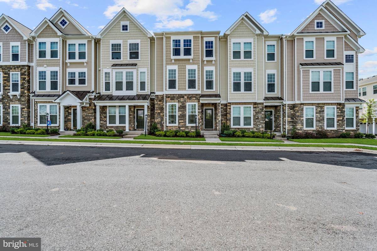 Ashburn, VA 20148,42428 BENFOLD SQ