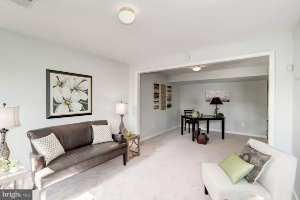 Chantilly, VA 20152,26134 LANDS END DR