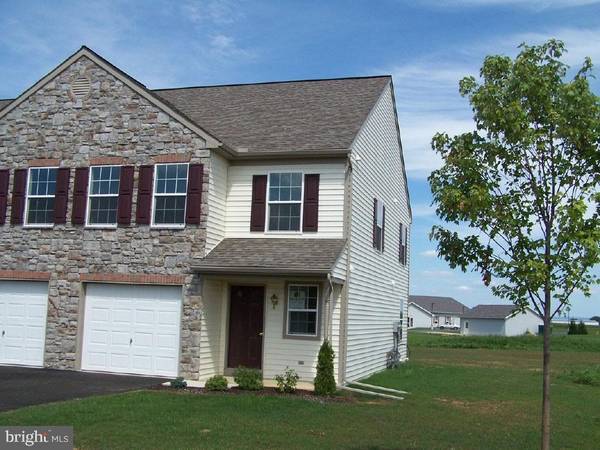 284 SOUTH VILLAGE CIR, Palmyra, PA 17078