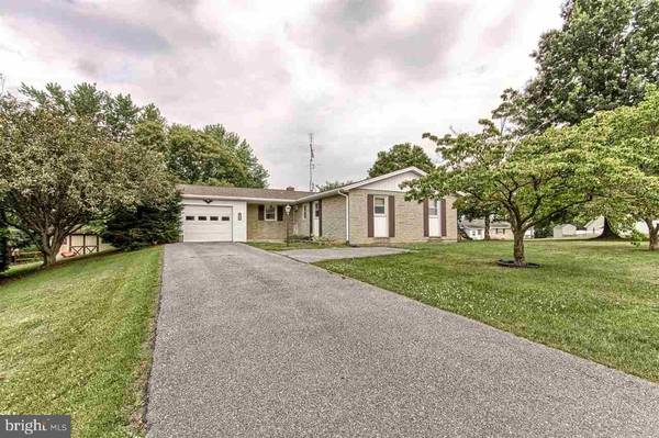 128 PIN OAK LN, Shippensburg, PA 17257