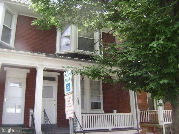 228 W MAPLE ST, York, PA 17401