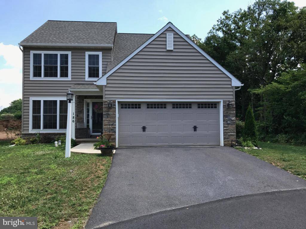 186 WAYPOINT DR, Lancaster Twp, PA 17603