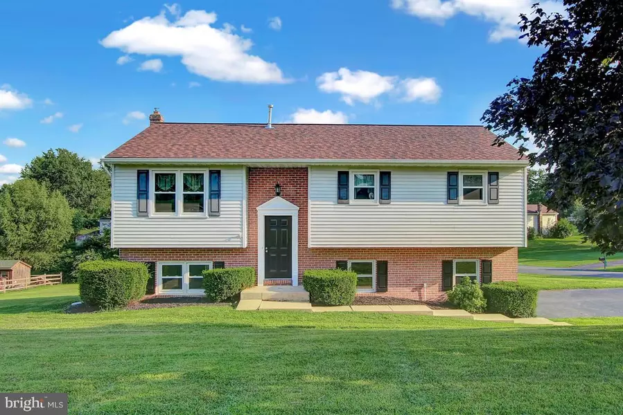 25 WICKER DR, Lititz, PA 17543