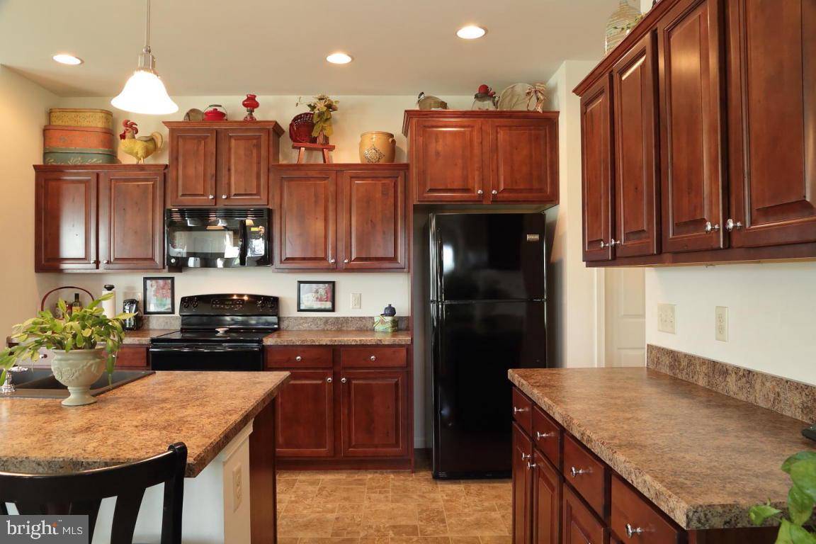 Leola, PA 17540,113 COUNTRY SIDE LN