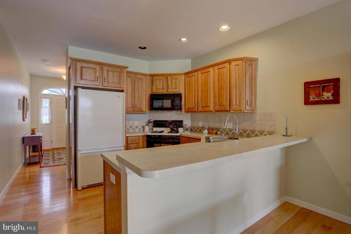 New Holland, PA 17557,892 WALNUT ST