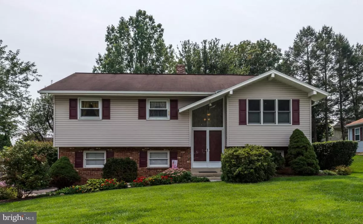 Lancaster, PA 17601,482 SURREY DR