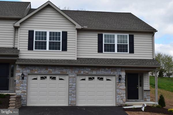 5 SOUTHWOODS DR, Elizabethtown, PA 17022