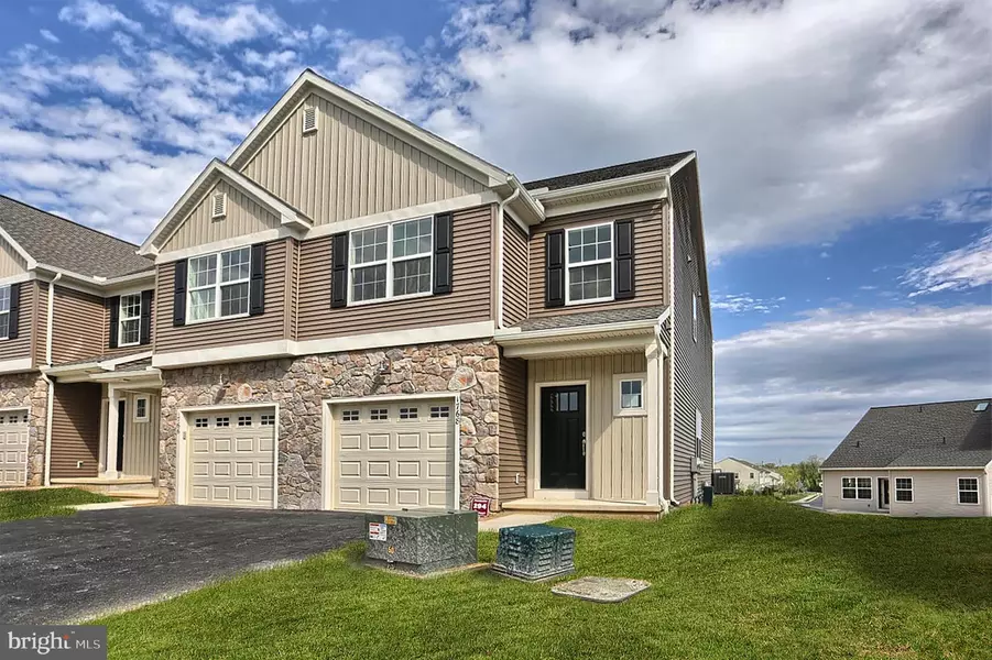 1768 FAIRBANK LN, Mechanicsburg, PA 17055