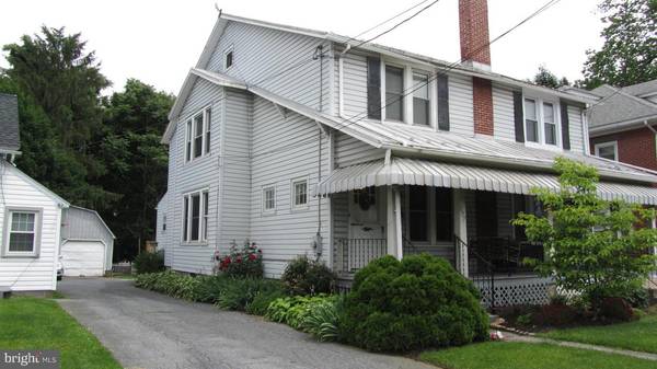 377 E MAIN ST, New Holland, PA 17557