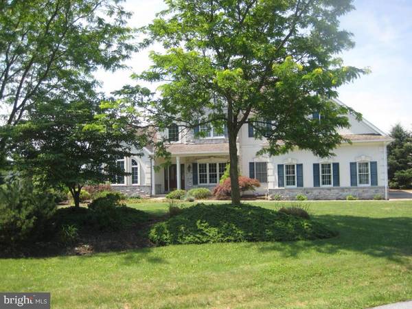 2 HOMESTEAD CIR, Myerstown, PA 17067