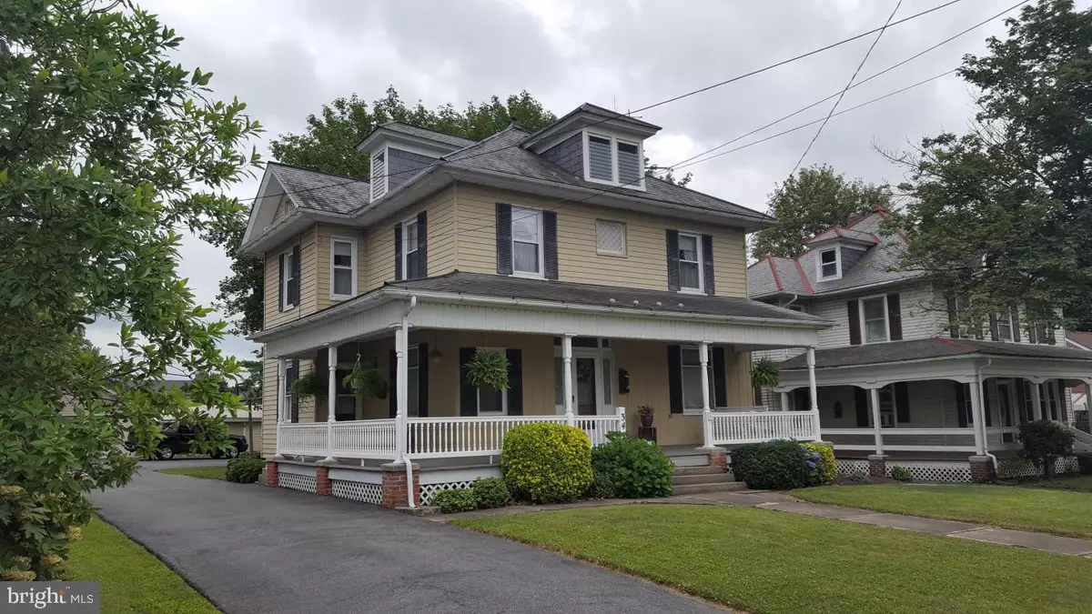 Leola, PA 17540,34 W MAIN ST