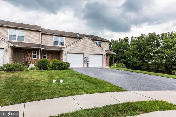 41 STAUFFER CT, Leola, PA 17540