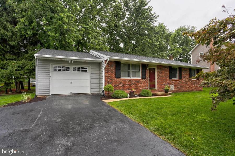 70 TRAIL RD S, Elizabethtown, PA 17022