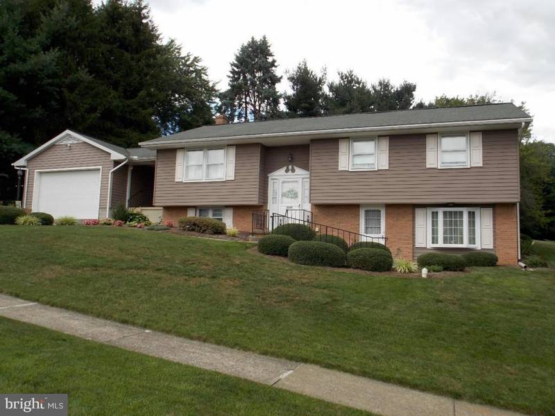 1300 S MOUNT JOY ST, Elizabethtown, PA 17022