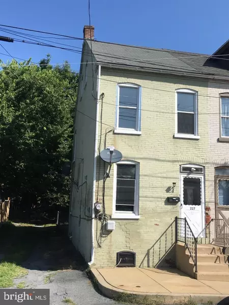 227 MILL ST, Columbia, PA 17512