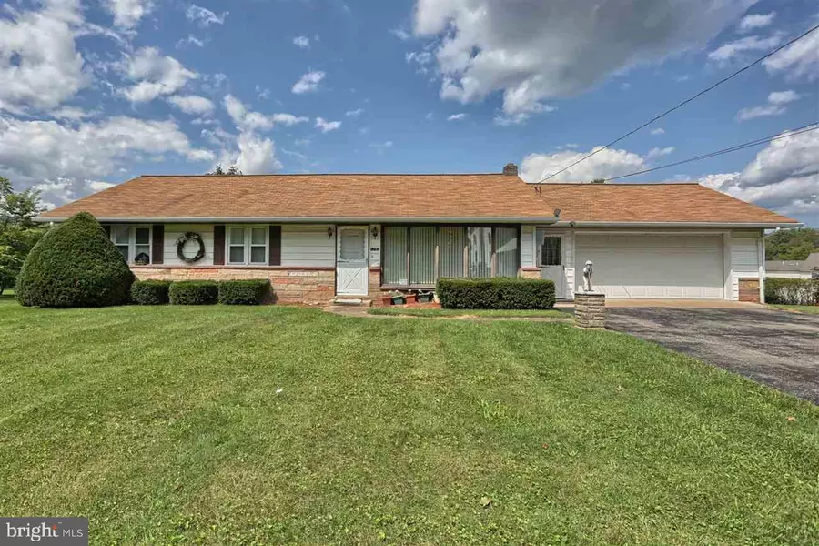 1782 W MAIN ST, Valley View, PA 17983