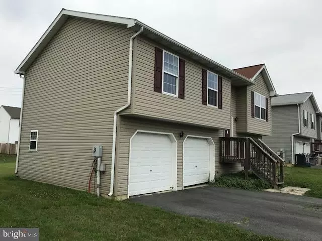 136 PENN OAK DR, Bainbridge, PA 17502