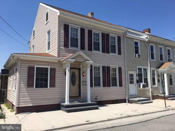 102 PLEASANT ST, Hanover, PA 17331