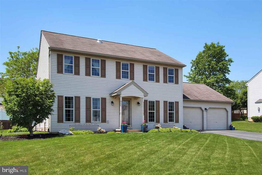 4 ROCKDALE DR, Seven Valleys, PA 17360