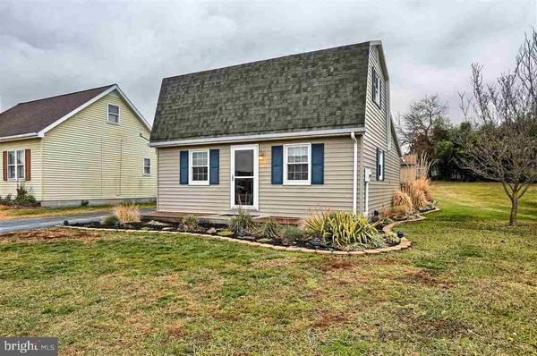 10 FAWN AVE, New Oxford, PA 17350