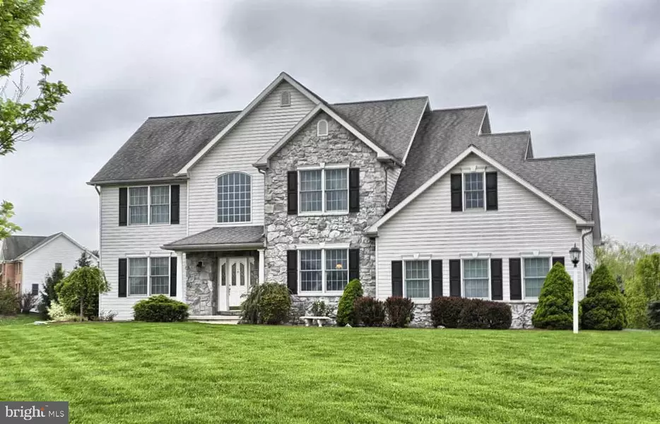 106 HUNTER CIR, Hummelstown, PA 17036