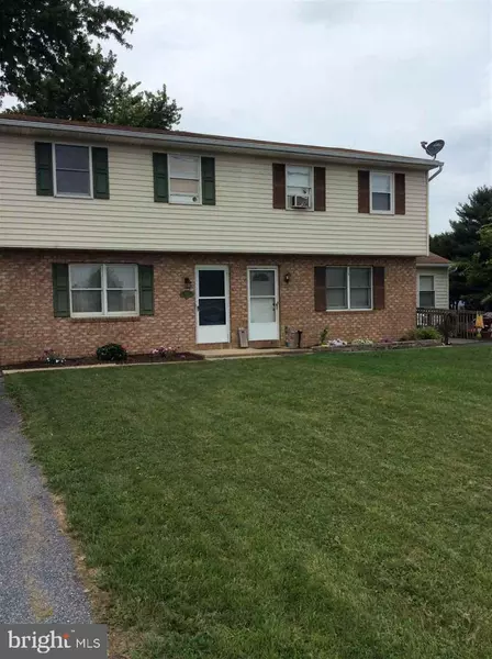 471 S MARKET AVE, Mount Joy, PA 17552