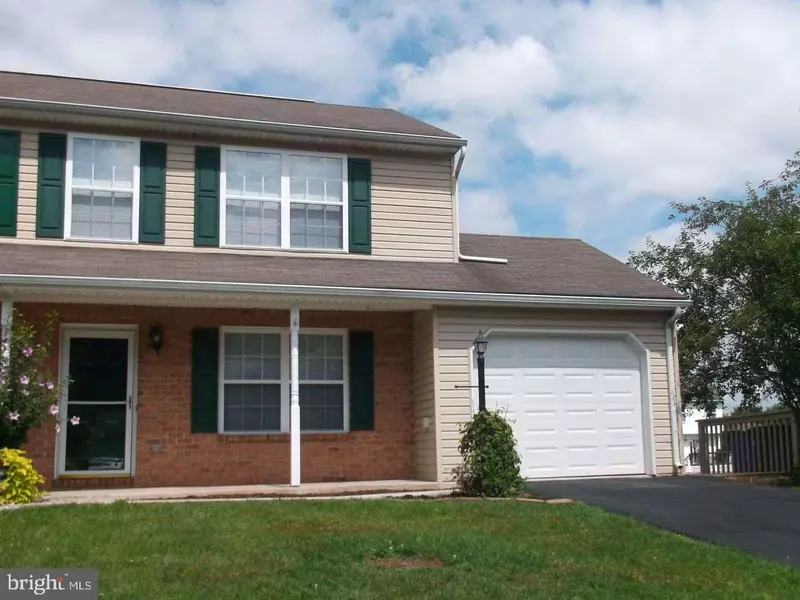 2036 WYATT CIR, Dover, PA 17315