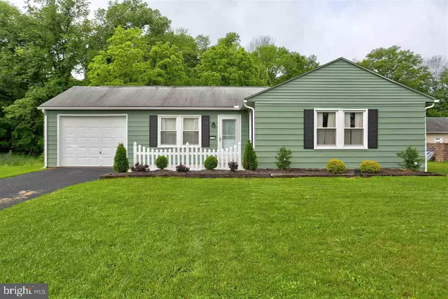 110 ROSLYN RD, Elizabethtown, PA 17022