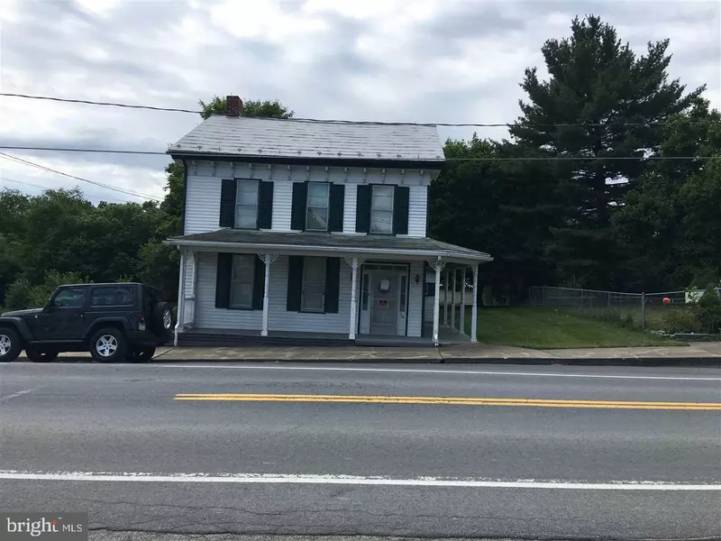 16 E MAIN ST, Newburg, PA 17240