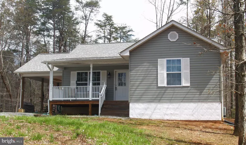 2521 LAKESIDE WOODS DR, Bumpass, VA 23024