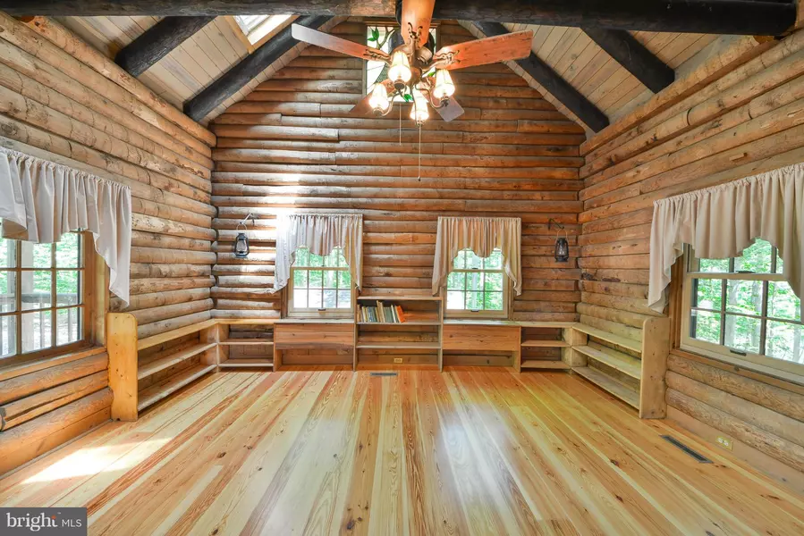 1735 LOG CABIN RD, Beaverdam, VA 23015