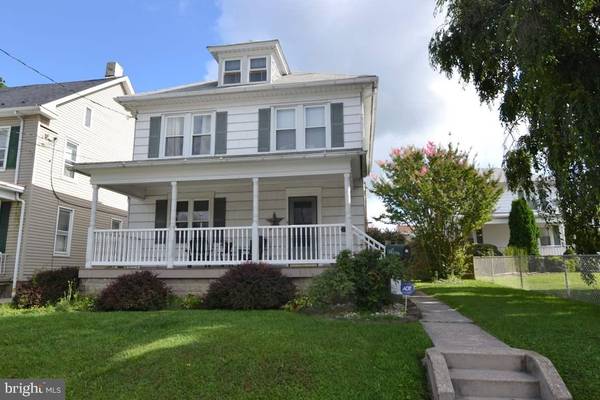 27 E HOWARD ST, Dallastown, PA 17313