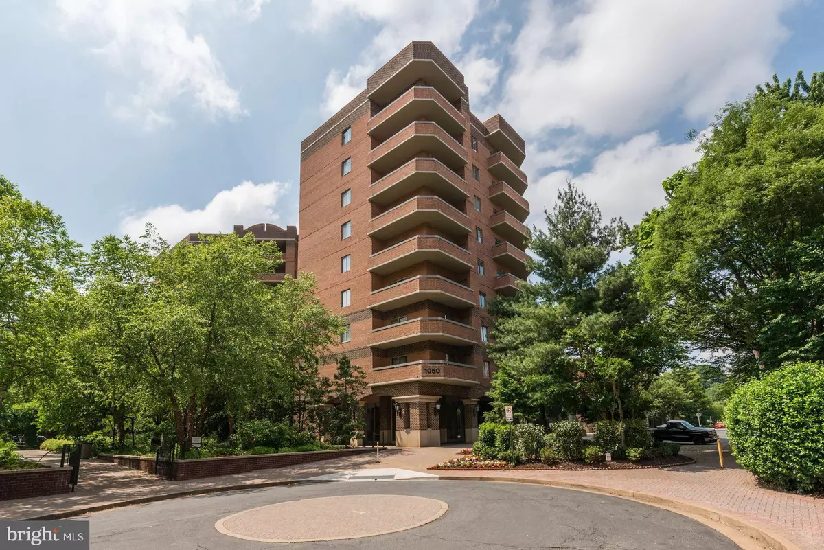 Arlington, VA 22201,1050 STUART ST #223