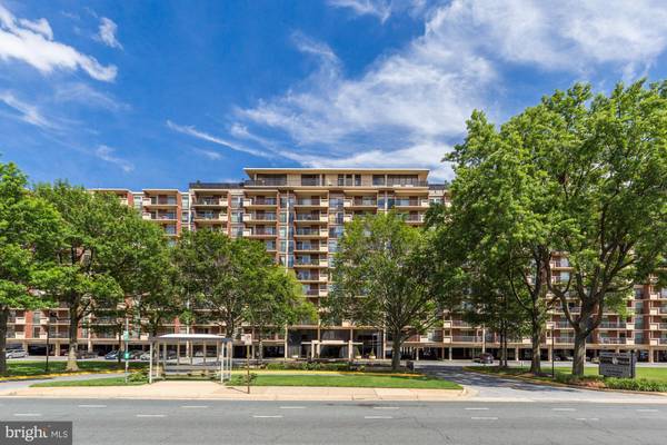 1300 ARMY NAVY DR #325, Arlington, VA 22202