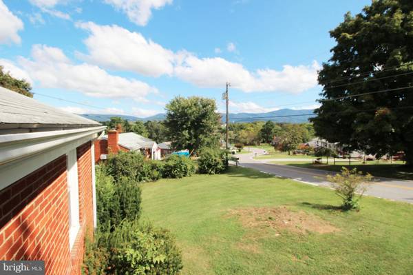 Luray, VA 22835,12 WOODLAND PARK DR