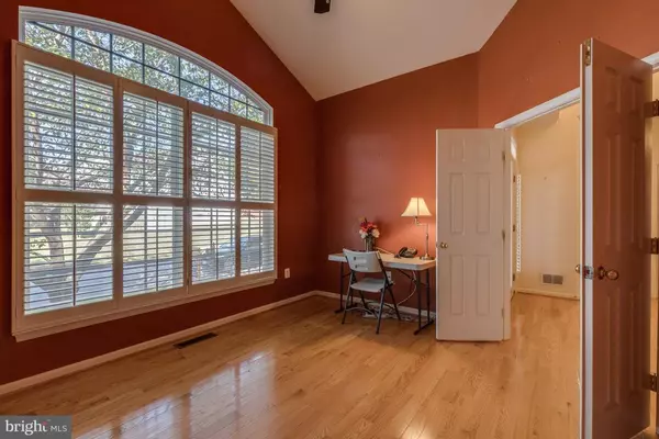 Woodbridge, VA 22193,13070 PILGRIMS INN DR