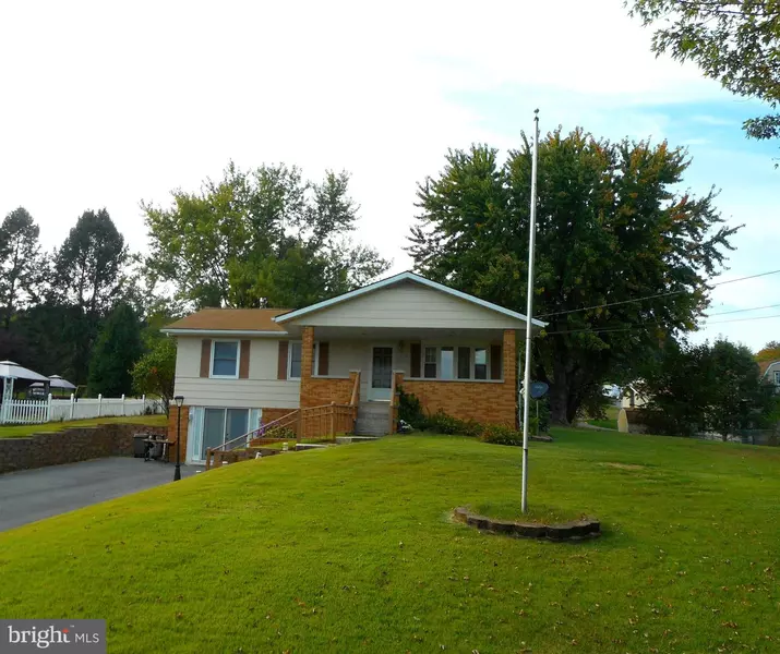 210 CRESTVIEW DR, Romney, WV 26757