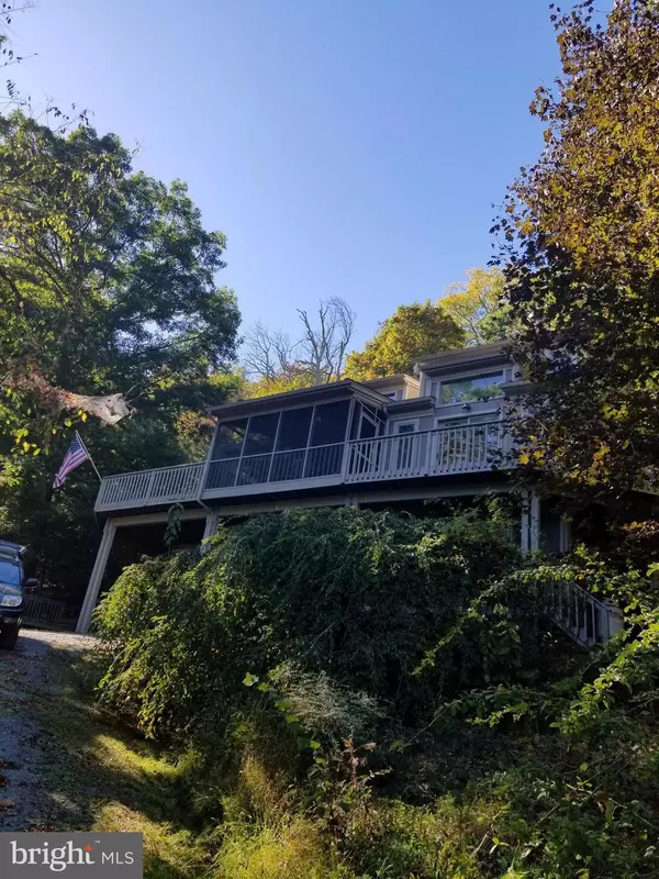 Berkeley Springs, WV 25411,451 BOBCAT DR