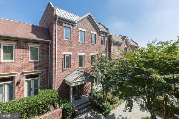 4064 CHANCERY CT NW, Washington, DC 20007