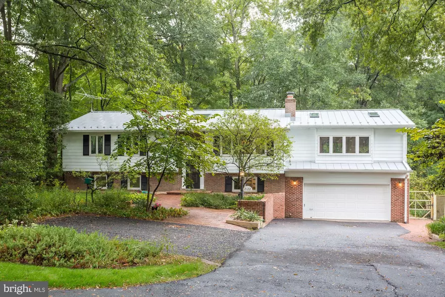 3138 WOODLAND LN, Alexandria, VA 22309