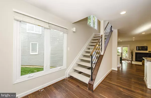 Reston, VA 20191,11112 LAKESPRAY WAY