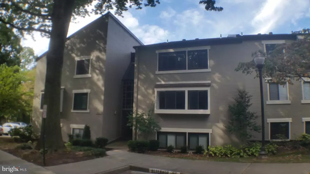 2216 SPRINGWOOD DR #102, Reston, VA 20191